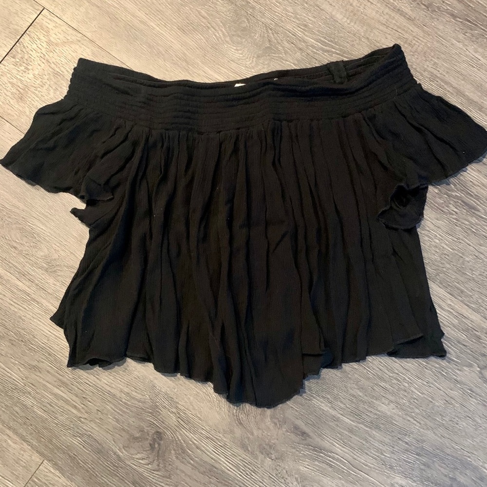 Black off-the-shoulder cropped blouse